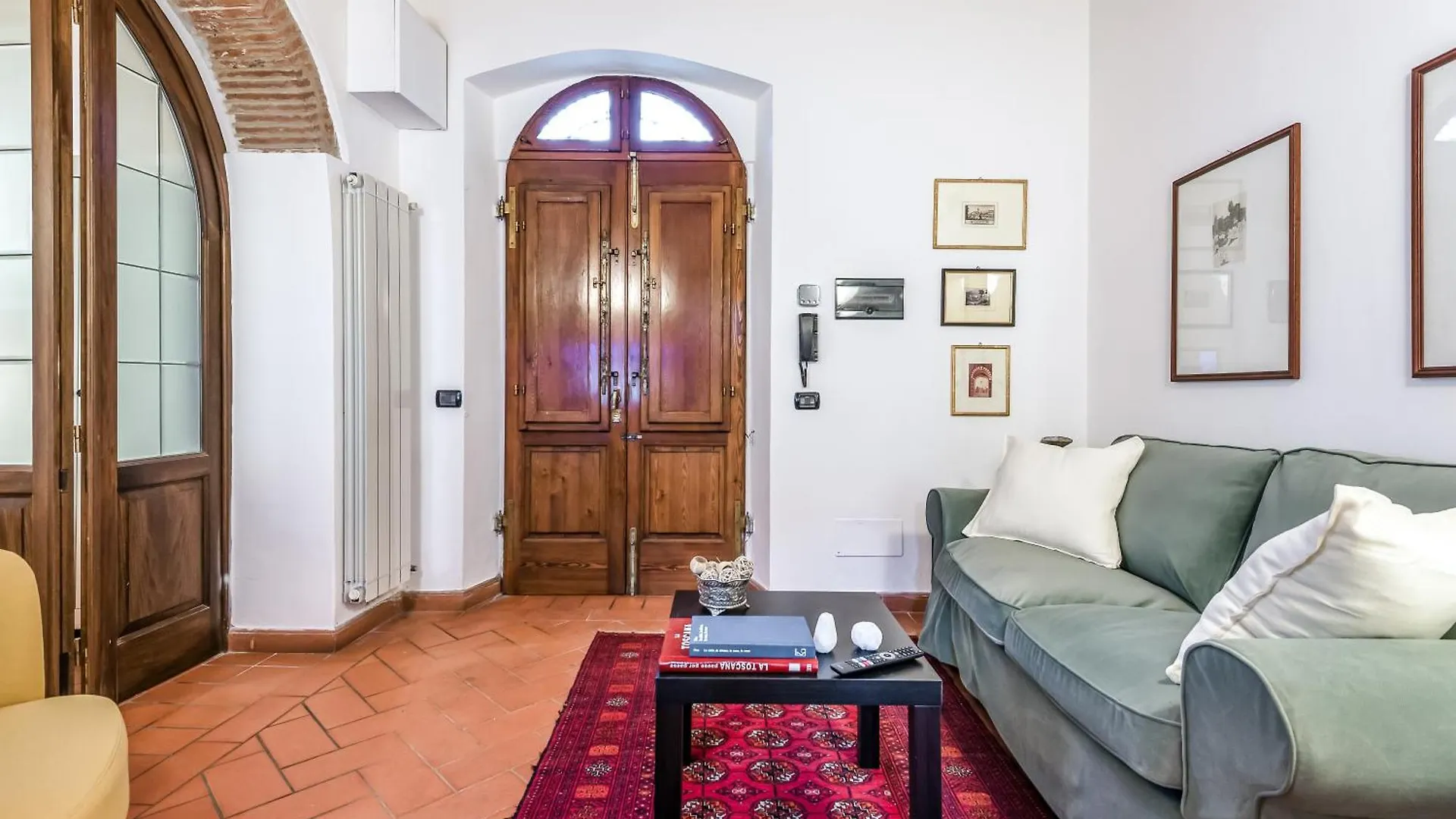 Hostly-Santa Maria Tower Suite-Just By The Tower Pisa