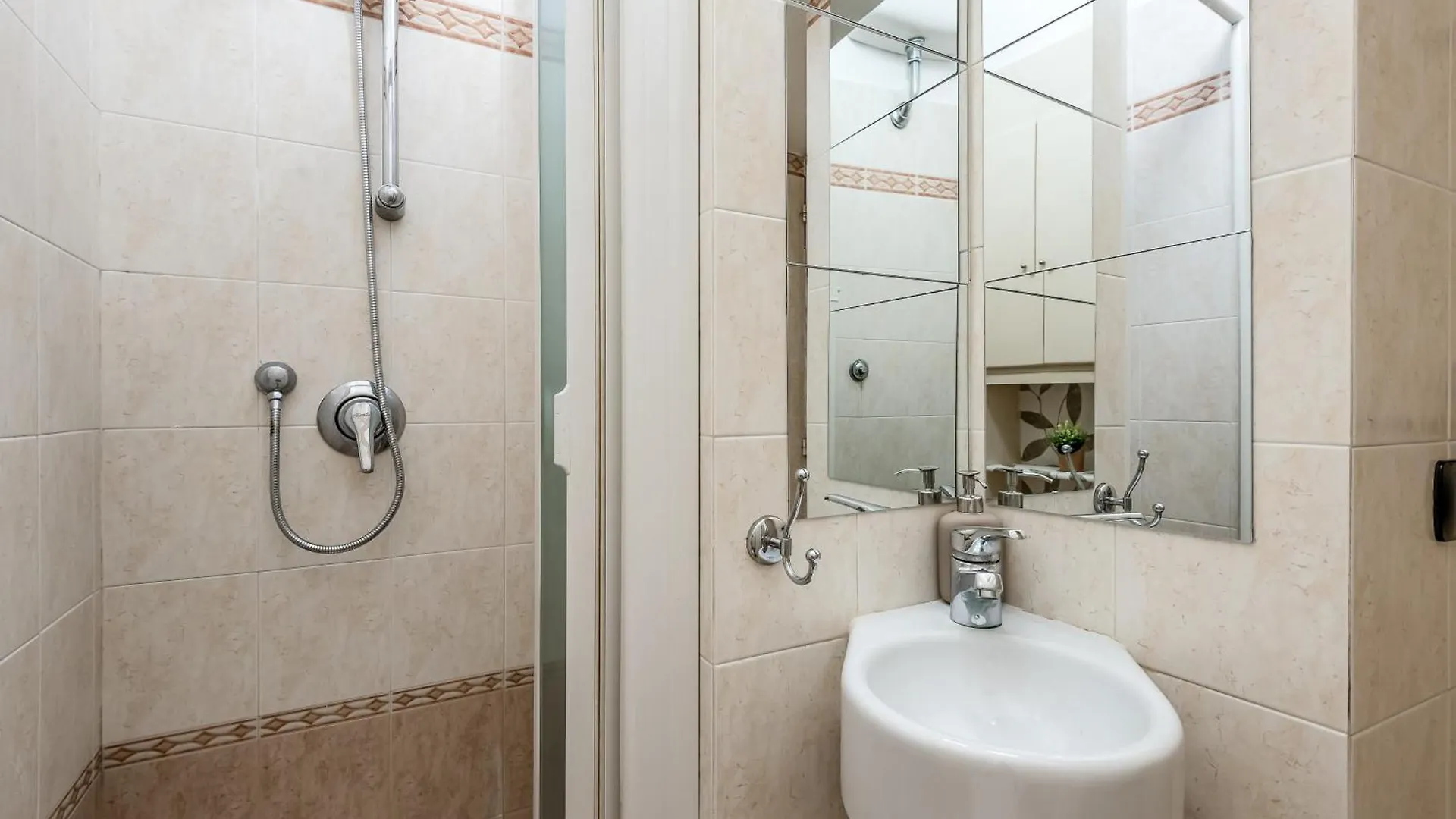 Apartment Hostly-Santa Maria Tower Suite-Just By The Tower Pisa