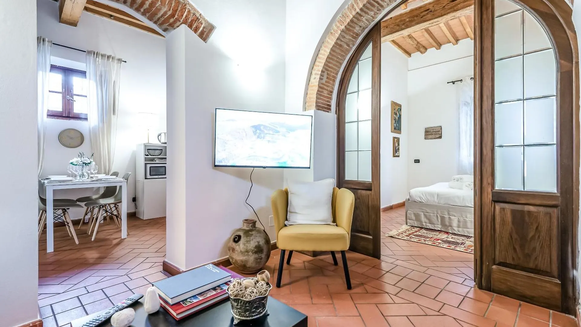 Hostly-Santa Maria Tower Suite-Just By The Tower Pisa Italy