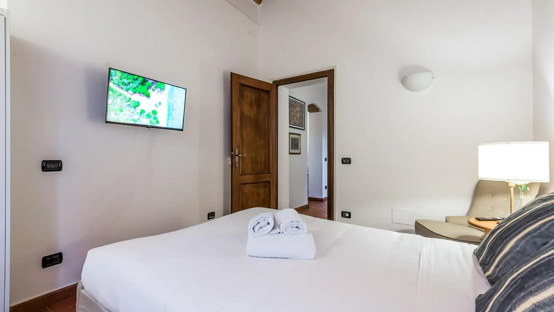 Hostly-Santa Maria Tower Suite-Just By The Tower Pisa Apartment