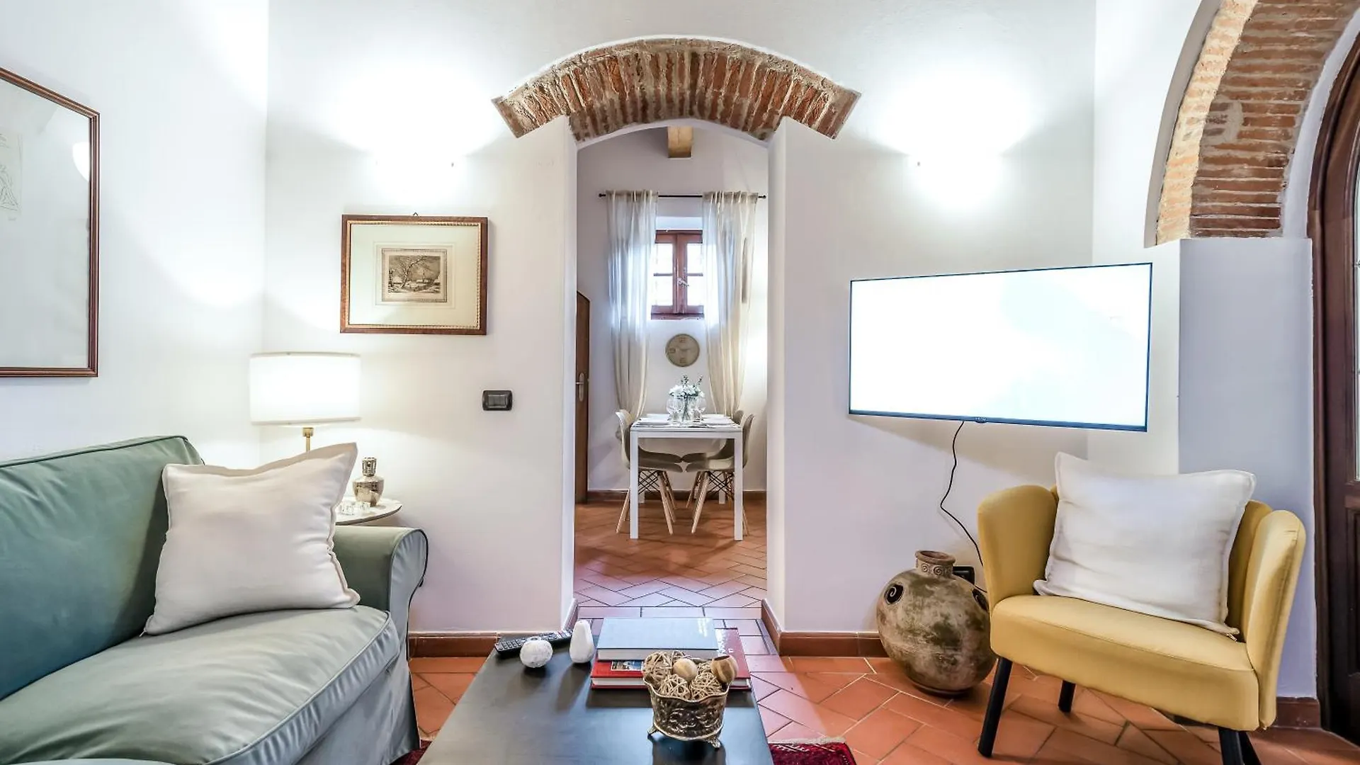 Hostly-Santa Maria Tower Suite-Just By The Tower Pisa