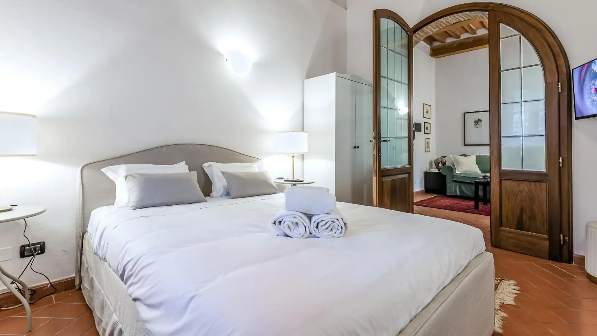 Hostly-Santa Maria Tower Suite-Just By The Tower Pisa